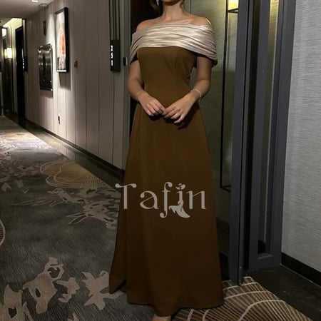 فستان فخم طويل و جريء عند الأكتاف