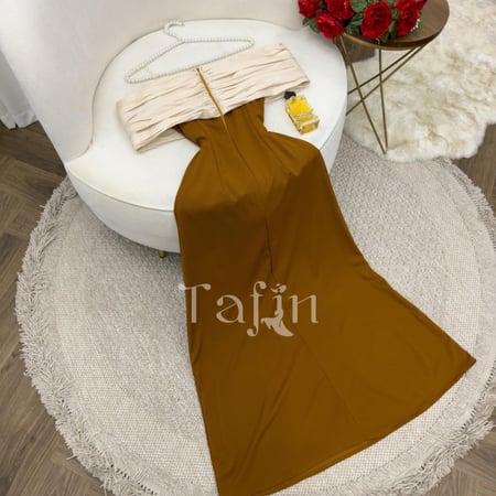فستان فخم طويل و جريء عند الأكتاف