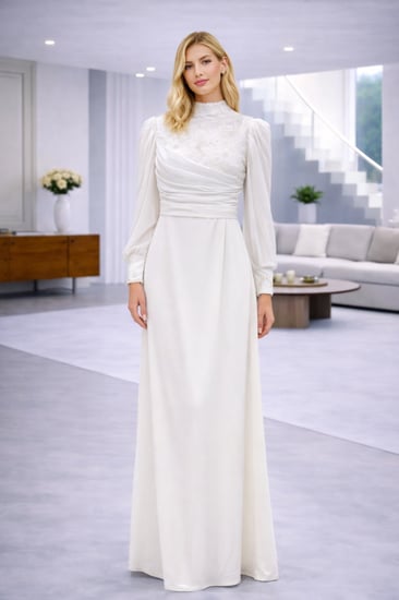 فستان سهرة بتصميم أنيق مع تفاصيل لؤلؤية وأكمام مزخرفة