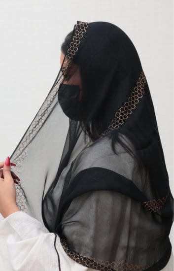 طرحة حرير طبيعي فصوص ذهبي 953