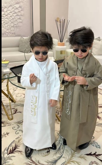 دقلة مع الثوب بالاسم