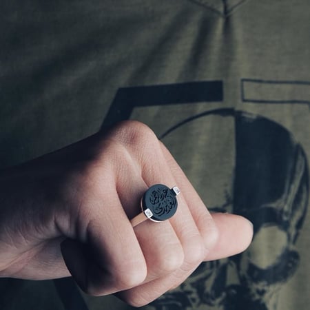 خاتم رجالي بالاسم (اسود)