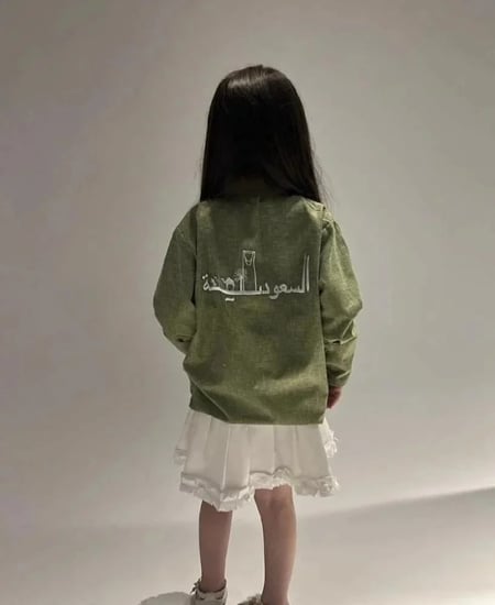 قميص كتان بتطريز سيفين ونخلة