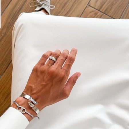 اسواره بالاسم والتاريخ