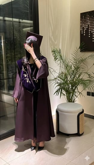 عباية ليلكي مو وشاح مخمل