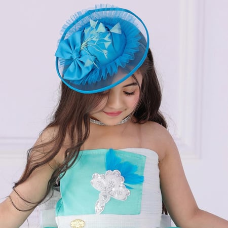 قبعه باللون الازرق