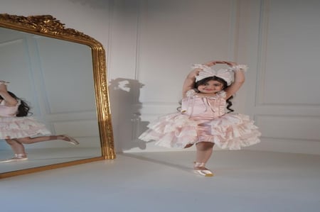 فستان الباليه الانيق بطبقات الدانتيل