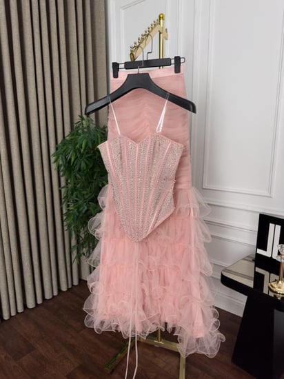 فساتين القماش صدريه تل مطرز تنوره تل طبقات