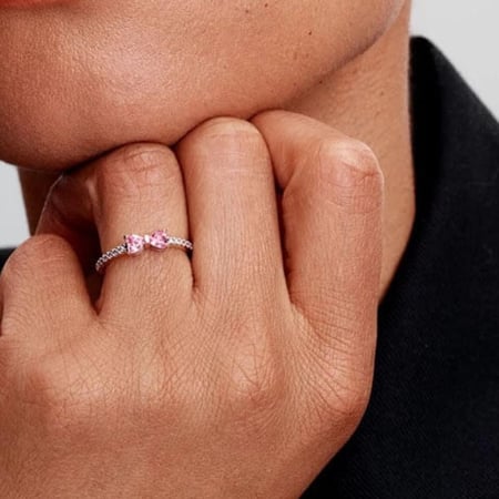 خاتم باندورا بتصميم وردة كريستالية وردية - لمسة أنوثية ساحرة