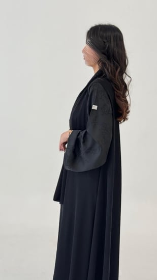 بلاك بيري مع أكمام مشجرة أسود