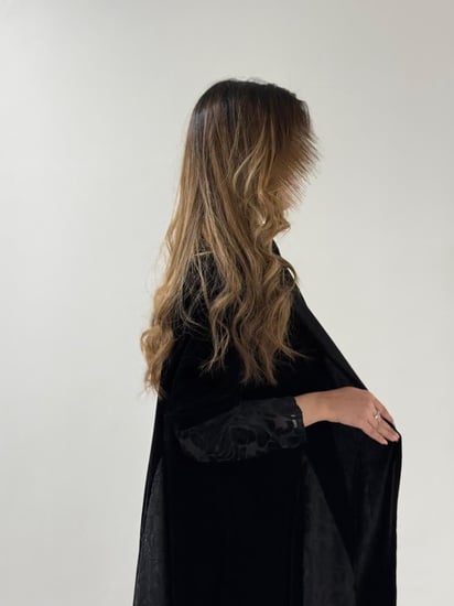 مخمل اسود مع كسرات مخمل شيفون