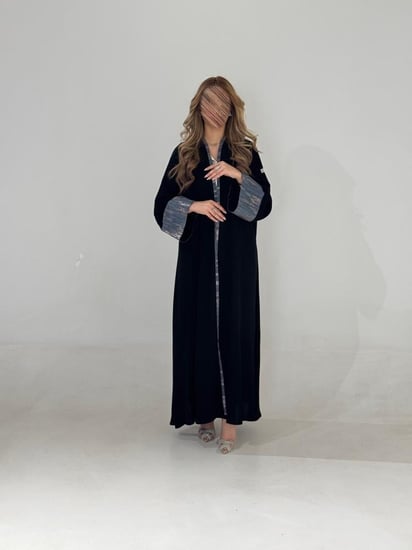 ملكي مع أكمام سواره ملونه