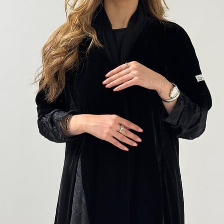 مخمل اسود مع كسرات مخمل شيفون