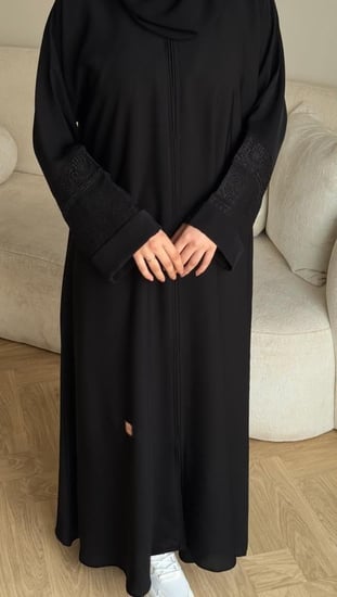 عباية بأزرار