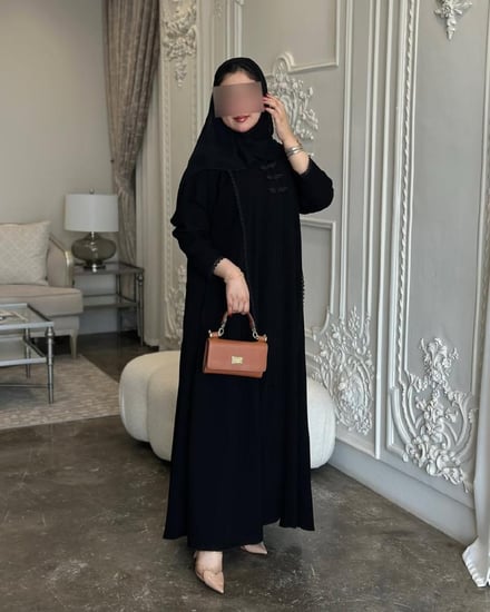 عباية مغلقة