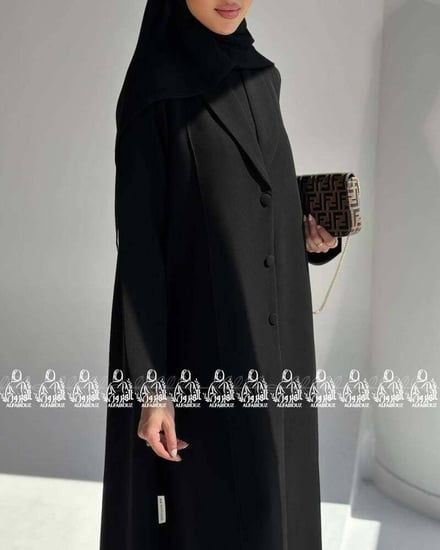 عرض عبايات سوداء