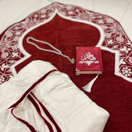 طقم كامل مع شرشف الصلاة