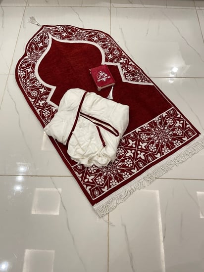 طقم كامل مع شرشف الصلاة