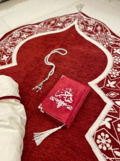 طقم كامل مع شرشف الصلاة