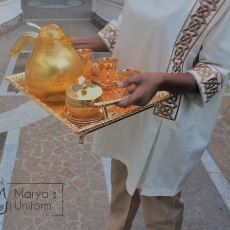 يونيفورم للعاملات المنزلية عسلي بيج غامق بتطريزات هندسية