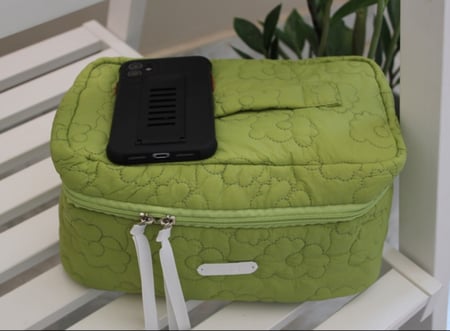 شنطه خضراء ماركه