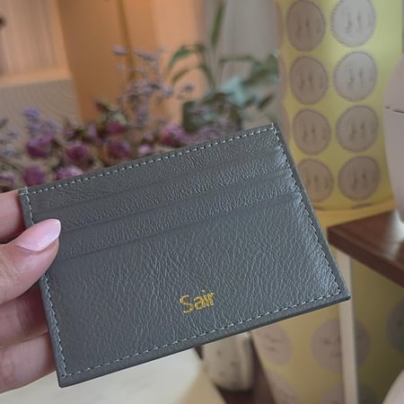 محفظة بـ٧ اماكن للبطاقات