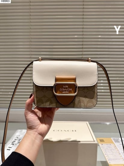 شنطة كتف كوتش