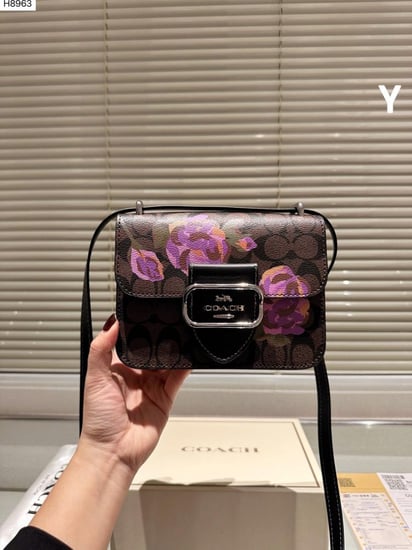 شنطة كتف كوتش