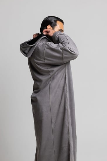 ثوب مغربي رصاصي