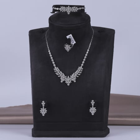 طقم عيار 18