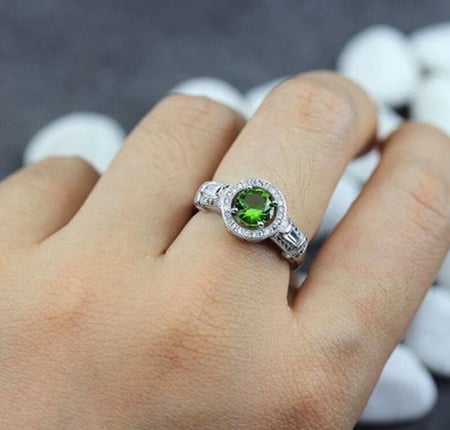 خاتم نسائي مطلي بالفضة ومزين بالزركون الكوبي مقاس 8 أمريكي