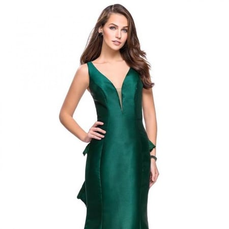 فستان سهرة من التفتة والجوبير باللون الاخضر من TERANI