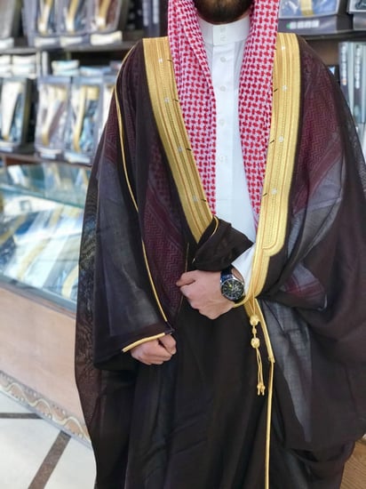 بشت رجالي ملكي رسمي لون عودي دقة ملكيه قماش صوف 80٪ قصب حر صناعة سعودية