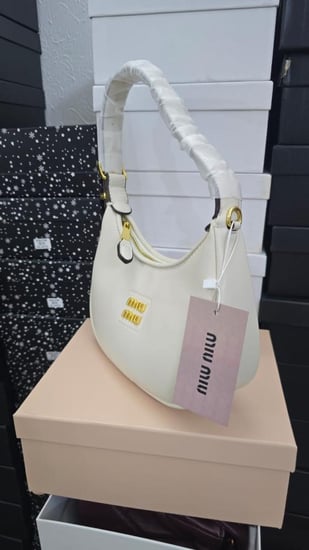 شنطه ميو ميو هاي كواليتي معا ملحقاتها