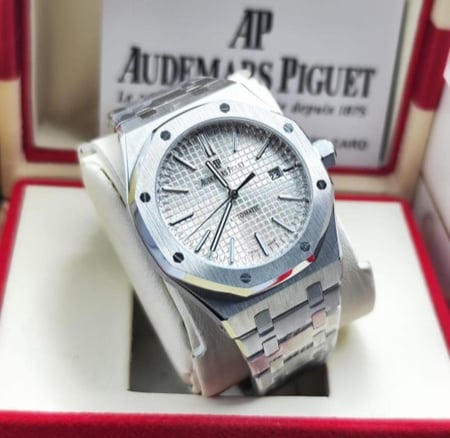 ساعة ادمر بيجت رجالي