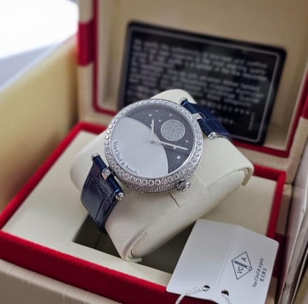 ساعة فان كليف نسائي موديل اند اربلز فل زركون