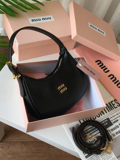 شنطه ميو ميو هاي كواليتي معا ملحقاتها