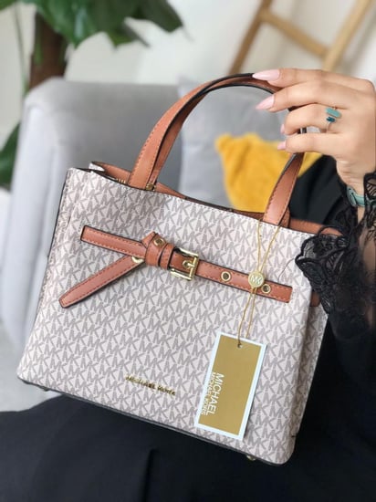 شنطه مايكل كورس هاي كواليتي معا ملحقاتها