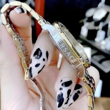 ساعة فرزاتشي نسائية