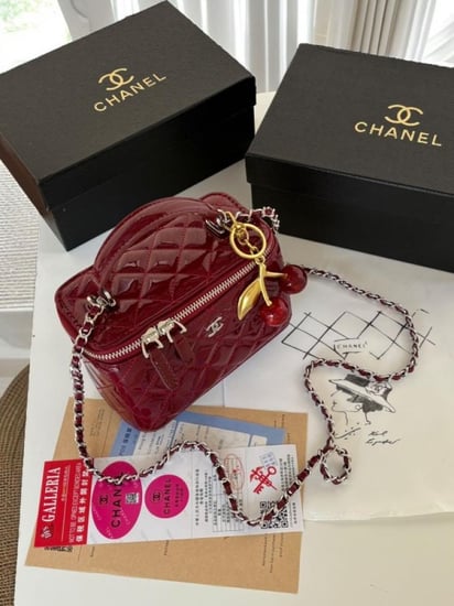 شنطه مكياج شانيل هاي كواليتي معا ملحقاتها