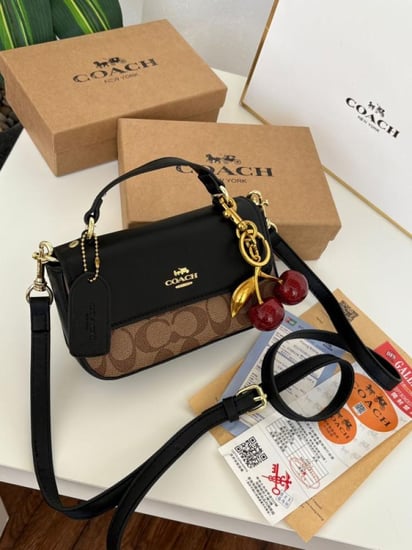 شنطة نسائيه كوتش