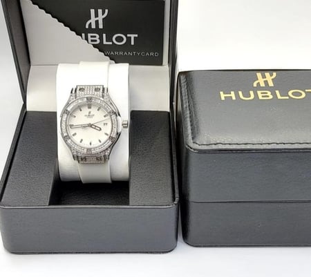 ساعة هوبلت نسائي طبق الاصل