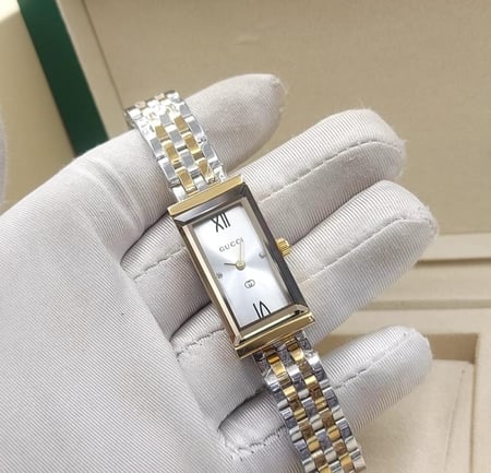 ساعة قوتشى نسائي طبق الاصل