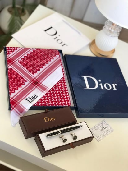 عرض من ديور قلم وكبك معا شماغ