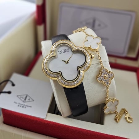 ساعه فان كليف معا اسواره طبق الاصل