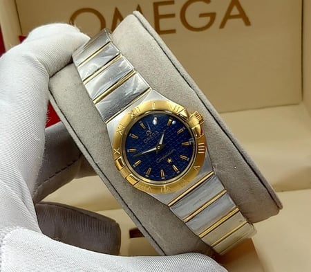 ساعة اوميجا نسائية طبق الاصل