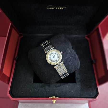 ساعة كارتير نسائية