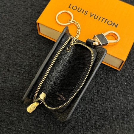 ميدالية مفتاح سيارة لويس فيتون