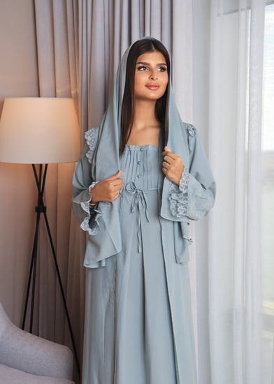 روب استقبال راقي مميز بأضافة طبقات من الدانتيل