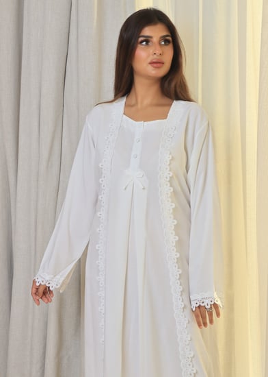 قميص استقبال ناعم مزين بالكلف